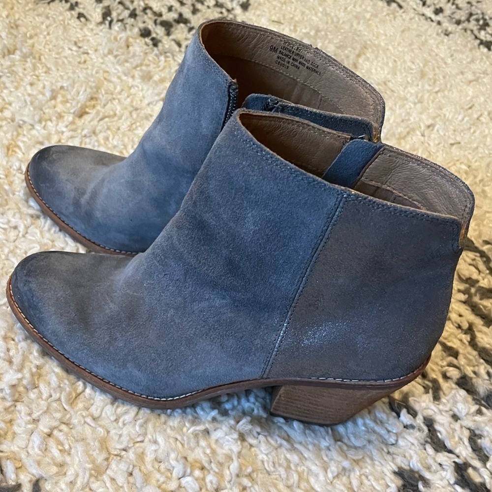Women’s Grey Suede Block Heel Ankle Boots - Stylish Everyday Bootie - Picture 3 of 5